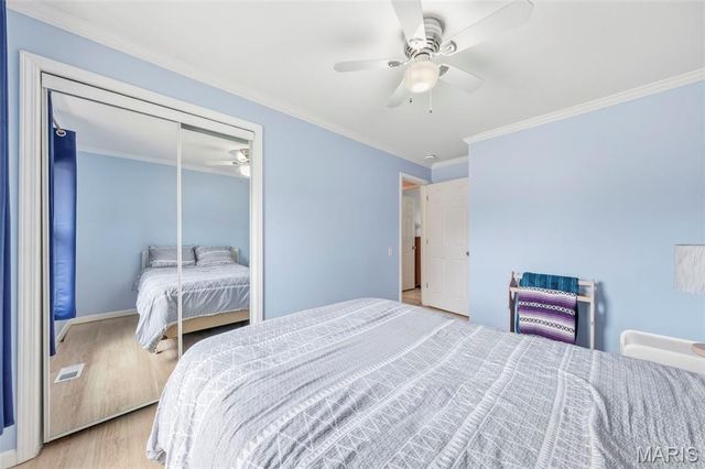 11950 Meadow Grove Court, Maryland Heights, MO 63043