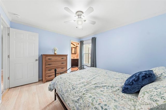 11950 Meadow Grove Court, Maryland Heights, MO 63043