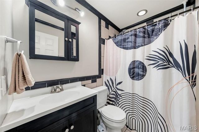 11950 Meadow Grove Court, Maryland Heights, MO 63043