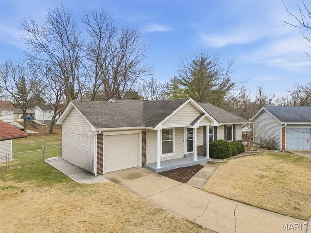 11950 Meadow Grove Court, Maryland Heights, MO 63043