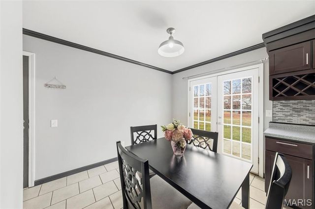 11950 Meadow Grove Court, Maryland Heights, MO 63043