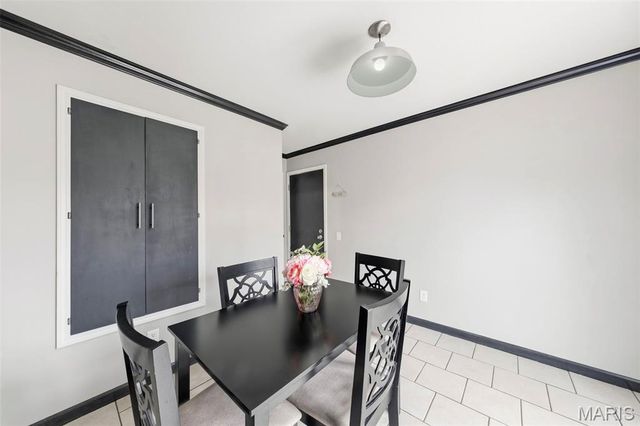 11950 Meadow Grove Court, Maryland Heights, MO 63043