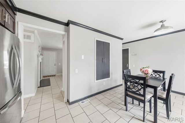 11950 Meadow Grove Court, Maryland Heights, MO 63043