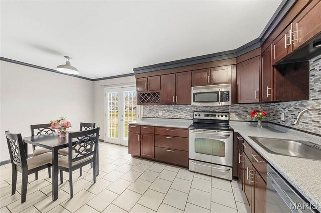 11950 Meadow Grove Court, Maryland Heights, MO 63043