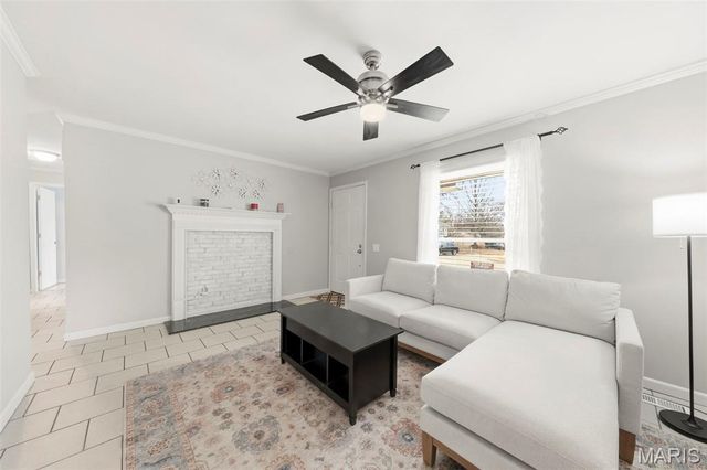 11950 Meadow Grove Court, Maryland Heights, MO 63043