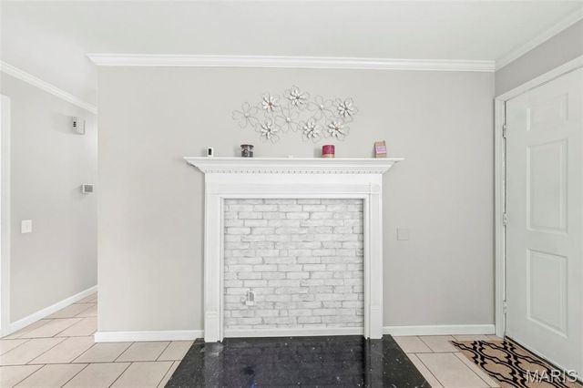 11950 Meadow Grove Court, Maryland Heights, MO 63043