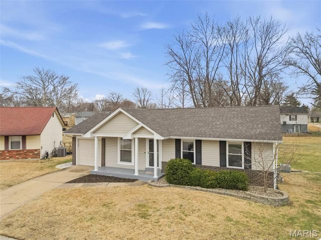 11950 Meadow Grove Court, Maryland Heights, MO 63043