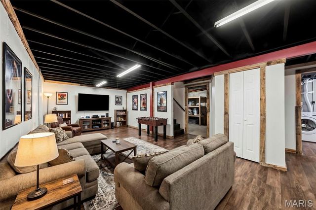 11950 Meadow Grove Court, Maryland Heights, MO 63043