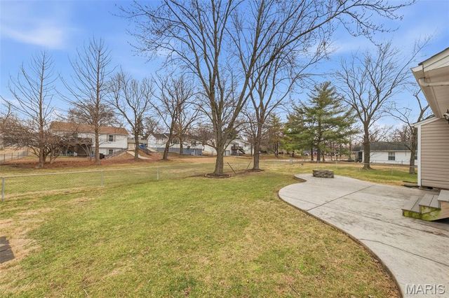 11950 Meadow Grove Court, Maryland Heights, MO 63043