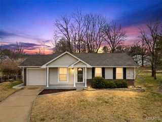 11950 Meadow Grove Court, Maryland Heights, MO 63043