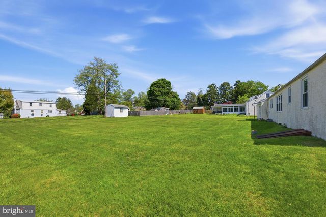 3217 W MOUNT KIRK AVE, Norristown, PA 19403