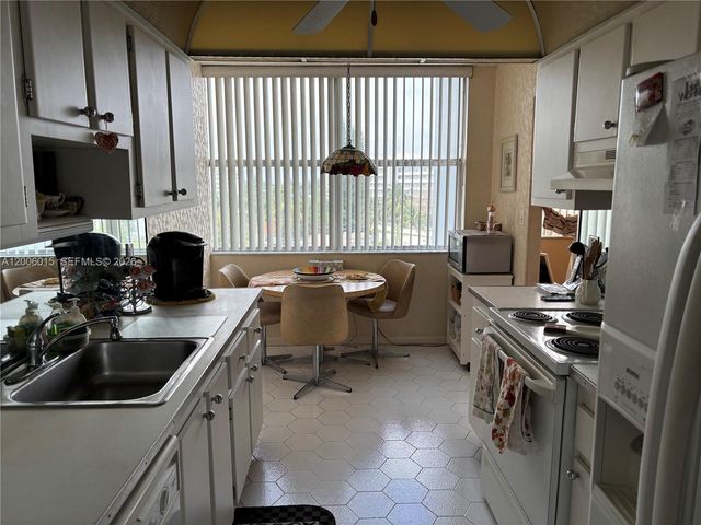 1200 NE Miami Gardens Drive 606W, Miami, FL 33179