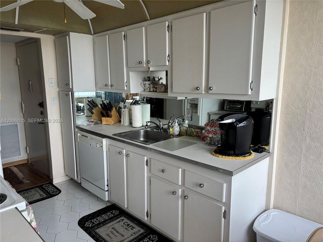 1200 NE Miami Gardens Drive 606W, Miami, FL 33179