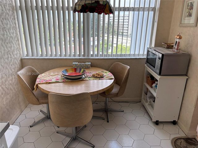 1200 NE Miami Gardens Drive 606W, Miami, FL 33179