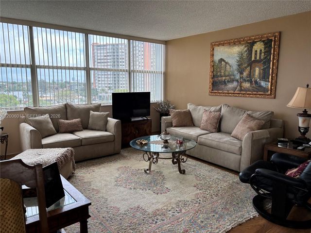 1200 NE Miami Gardens Drive 606W, Miami, FL 33179