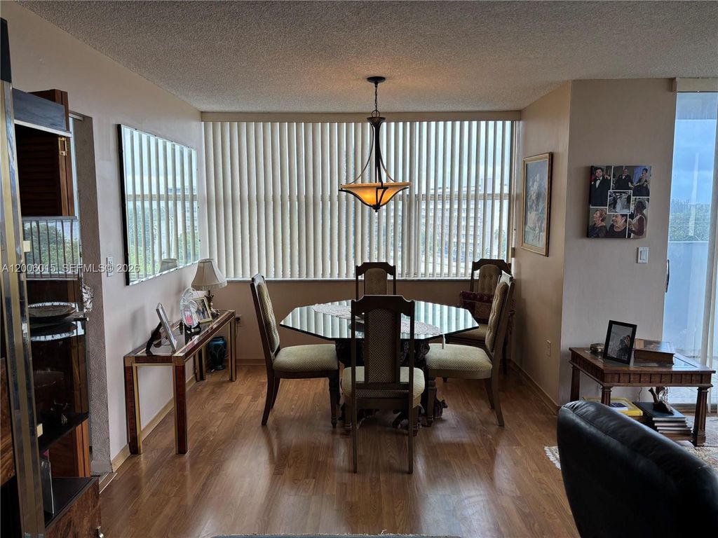 1200 NE Miami Gardens Drive 606W, Miami, FL 33179