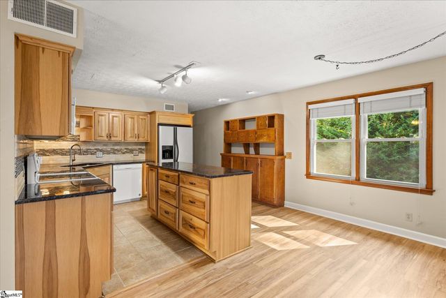 107 Forestdale Drive, Taylors, SC 29687