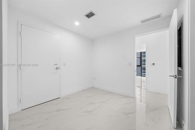 700 NE 24 2607, Miami, FL 33137