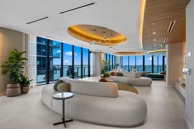 700 NE 24 2607, Miami, FL 33137