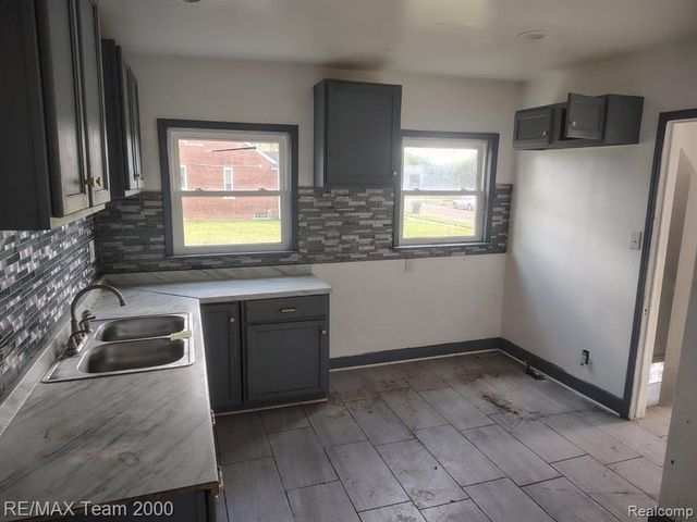 8860 Appoline Street, Detroit, MI 48228