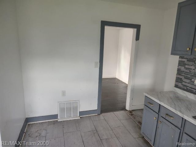 8860 Appoline Street, Detroit, MI 48228
