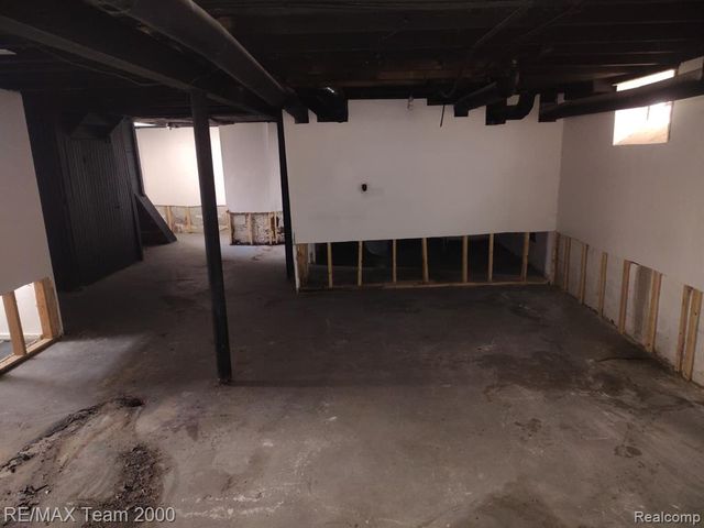 8860 Appoline Street, Detroit, MI 48228