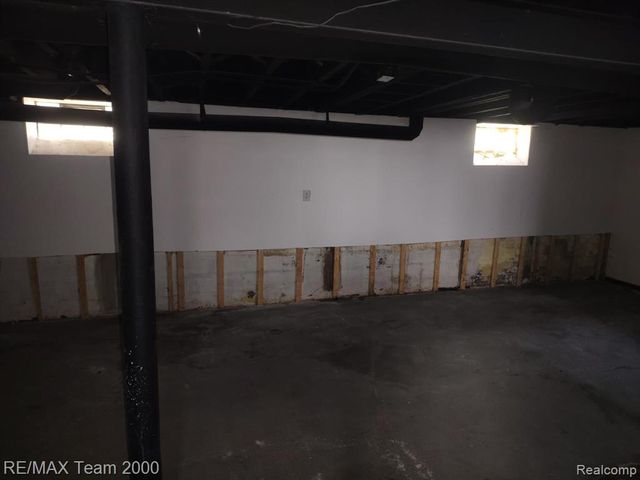 8860 Appoline Street, Detroit, MI 48228