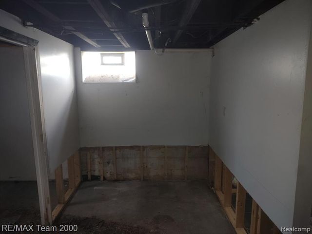 8860 Appoline Street, Detroit, MI 48228