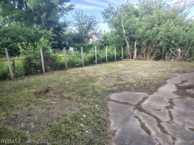 8860 Appoline Street, Detroit, MI 48228