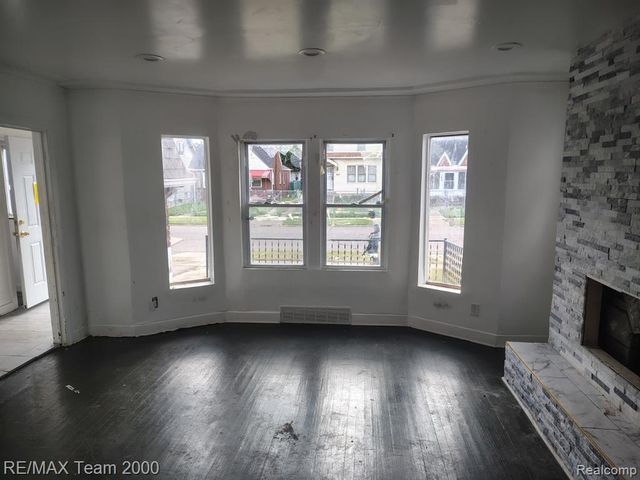 8860 Appoline Street, Detroit, MI 48228