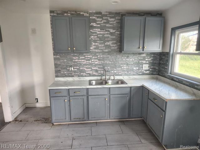 8860 Appoline Street, Detroit, MI 48228
