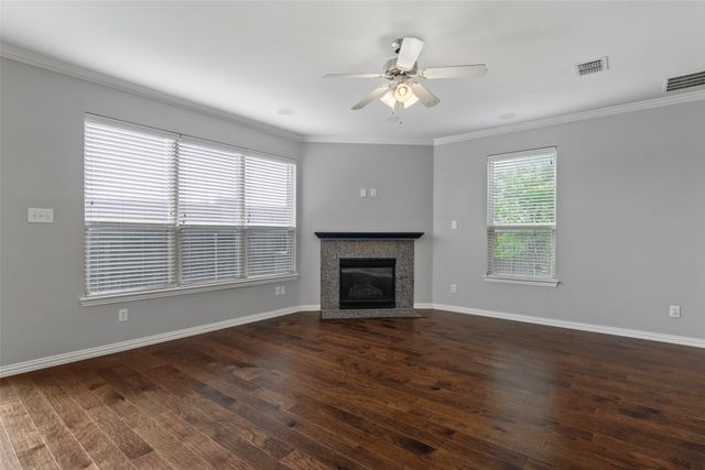 406 Hamilton Street, Lewisville, TX 75067