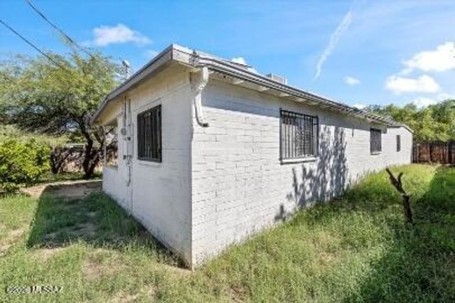 3317 N Howard Boulevard, Tucson, AZ 85716