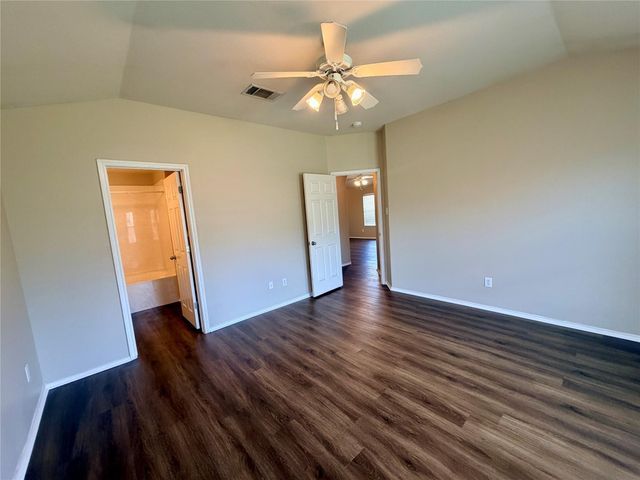 516 W South ST, Leander, TX 78641