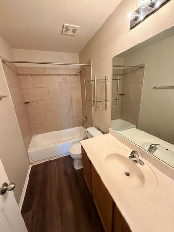 516 W South ST, Leander, TX 78641