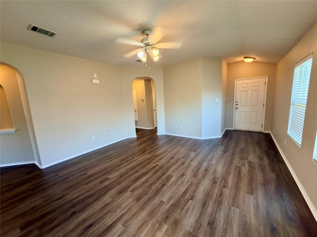 516 W South ST, Leander, TX 78641