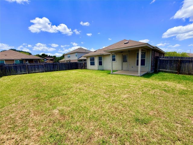 516 W South ST, Leander, TX 78641