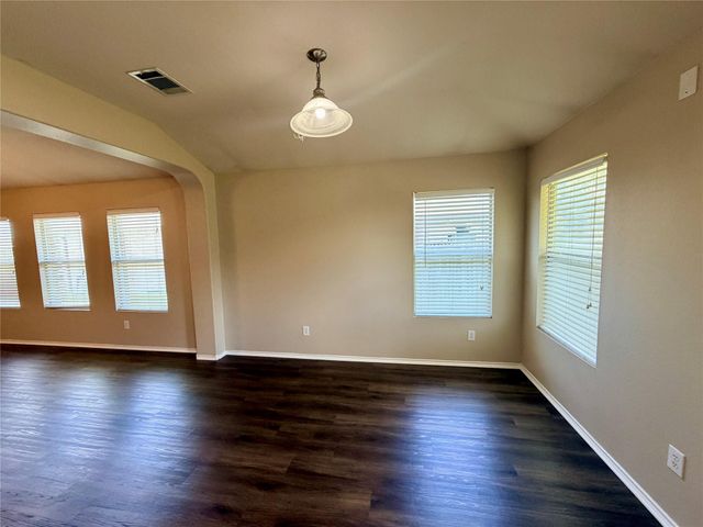 516 W South ST, Leander, TX 78641