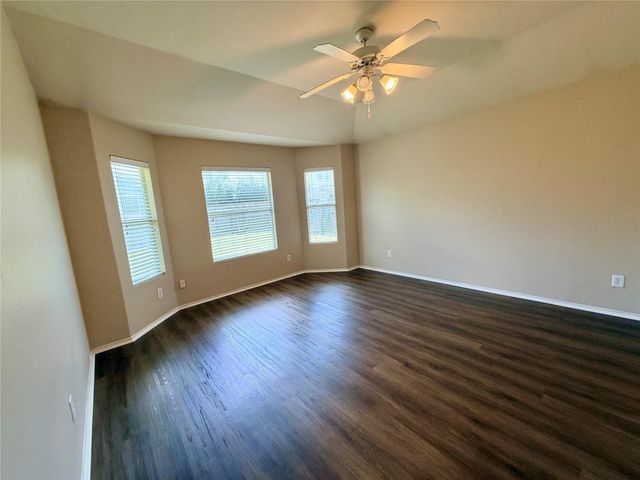 516 W South ST, Leander, TX 78641