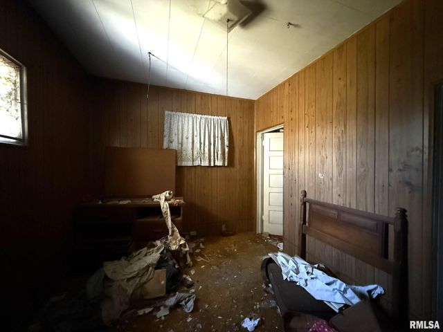 39 S CHAMBERS Street, Galesburg, IL 61401