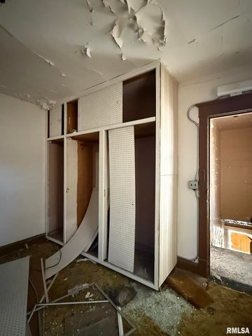 39 S CHAMBERS Street, Galesburg, IL 61401