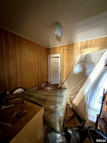 39 S CHAMBERS Street, Galesburg, IL 61401