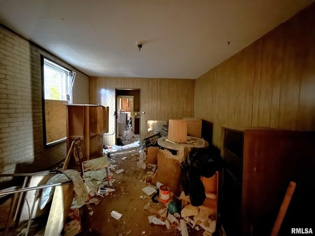 39 S CHAMBERS Street, Galesburg, IL 61401