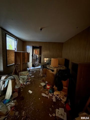 39 S CHAMBERS Street, Galesburg, IL 61401