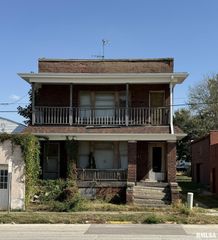 39 S CHAMBERS Street, Galesburg, IL 61401