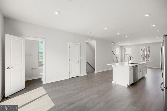 3811 SHALE RIDGE RD, Woodbridge, VA 22193