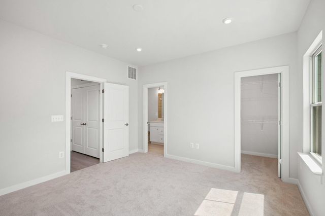 3811 SHALE RIDGE RD, Woodbridge, VA 22193