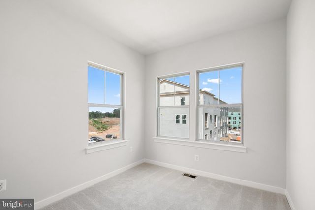 3811 SHALE RIDGE RD, Woodbridge, VA 22193
