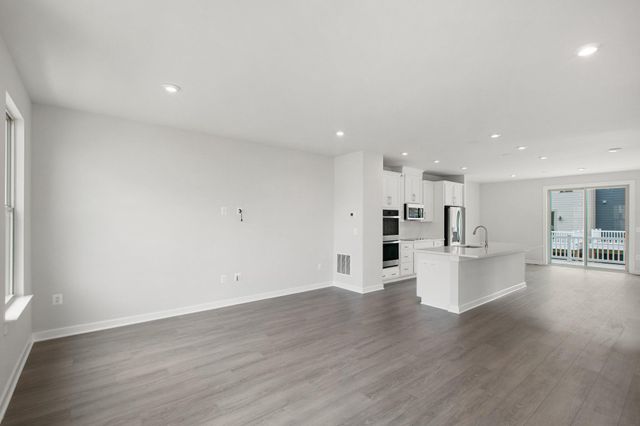 3811 SHALE RIDGE RD, Woodbridge, VA 22193