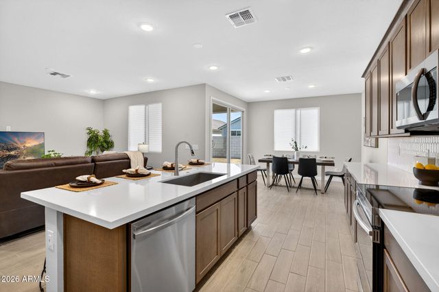7333 E PURPLE PRAIRIE Drive, San Tan Valley, AZ 85143